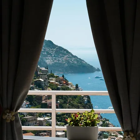 Flower Power - For 6 Guests With Parking, Terrace And Seaview - 2 Bathrooms And 3 Bedrooms Appartamento