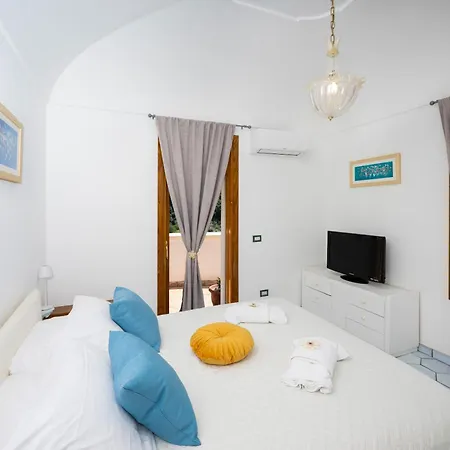 Appartamento Flower Power Apartment Positano - For 6 Guests With Parking, Terrace And Seaview - 2 Bathrooms And 3 Bedrooms Positano