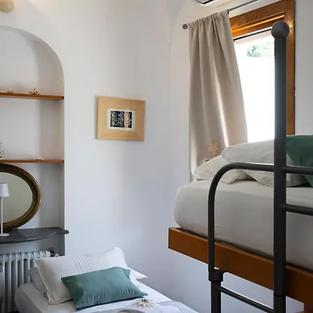 Flower Power - For 6 Guests With Parking, Terrace And Seaview - 2 Bathrooms And 3 Bedrooms *