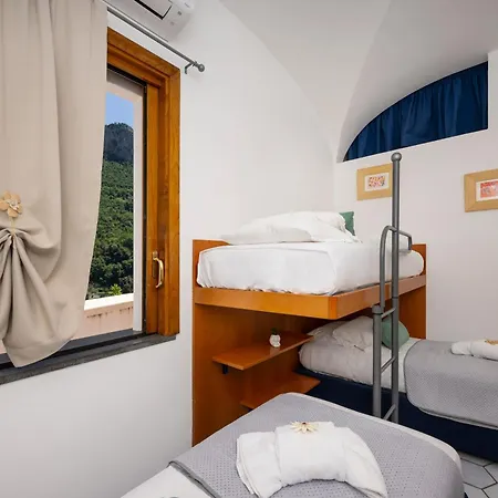Appartamento Flower Power - For 6 Guests With Parking, Terrace And Seaview - 2 Bathrooms And 3 Bedrooms