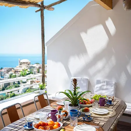 Flower Power - For 6 Guests With Parking, Terrace And Seaview - 2 Bathrooms And 3 Bedrooms Appartamento *
