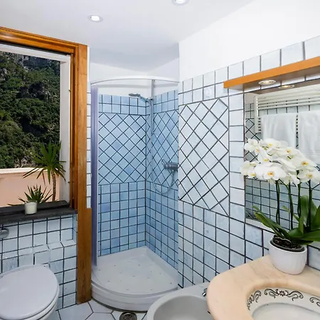 Flower Power - For 6 Guests With Parking, Terrace And Seaview - 2 Bathrooms And 3 Bedrooms