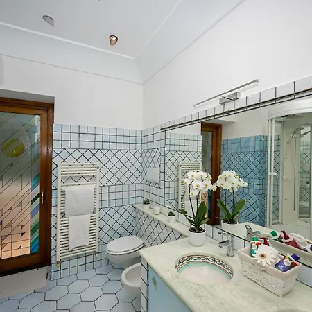 Flower Power - For 6 Guests With Parking, Terrace And Seaview - 2 Bathrooms And 3 Bedrooms Positano